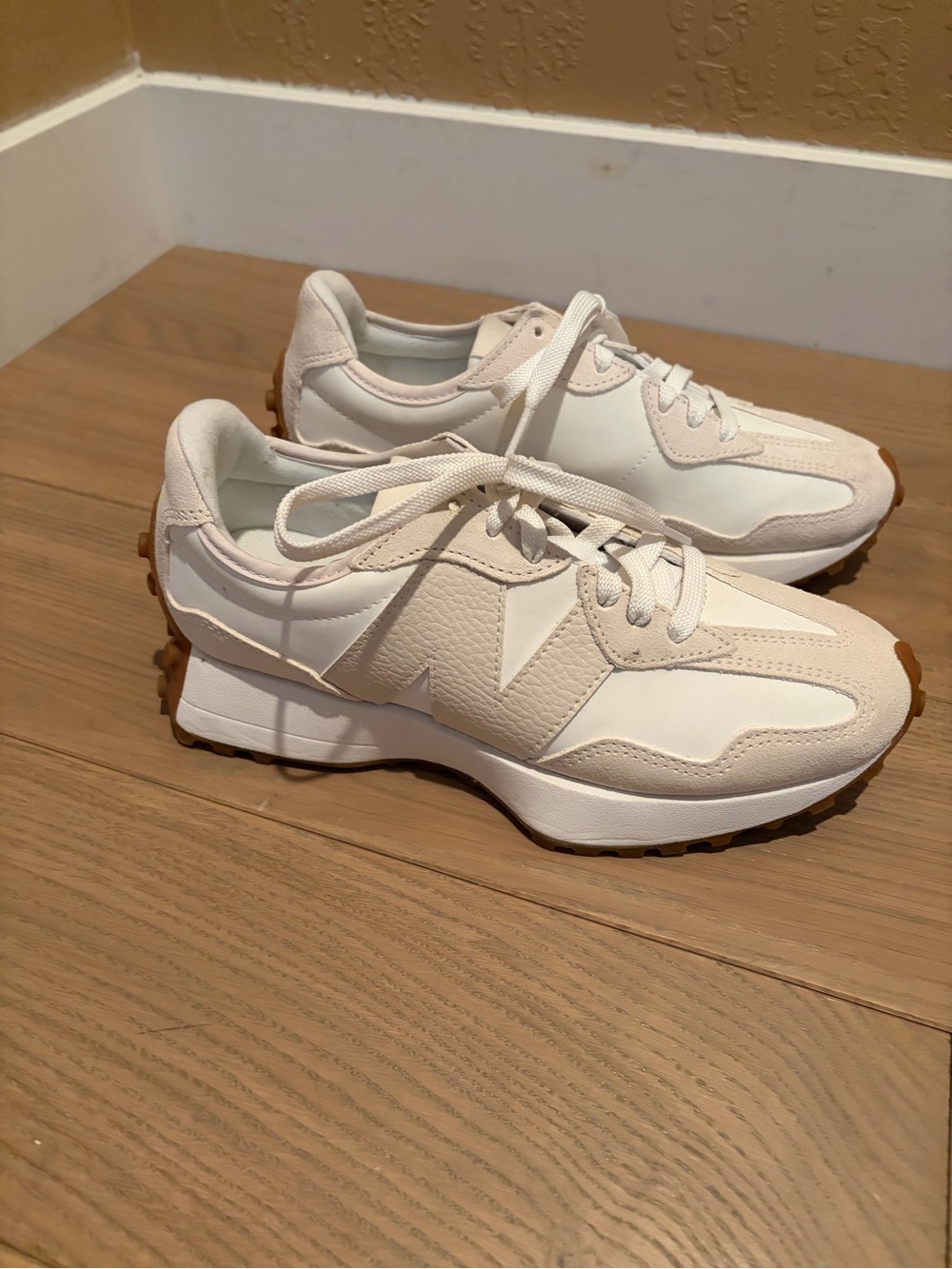 New Balance Women's 327 Limen White and Tan Trail-Inspired Runners - Picture 2 of 7